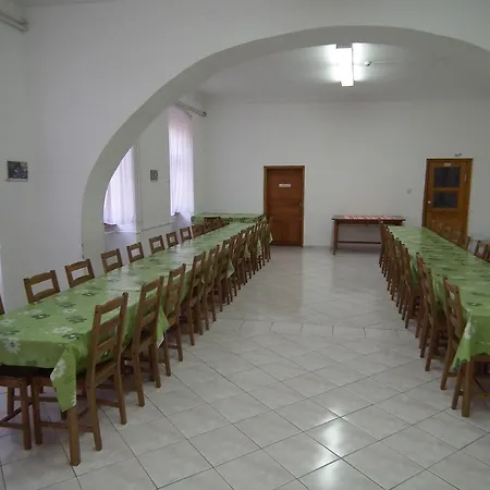 旅馆 Mindszenty Ifjusagi Haz